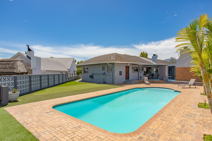 5 Bedroom Property for Sale in Uitsig Western Cape
